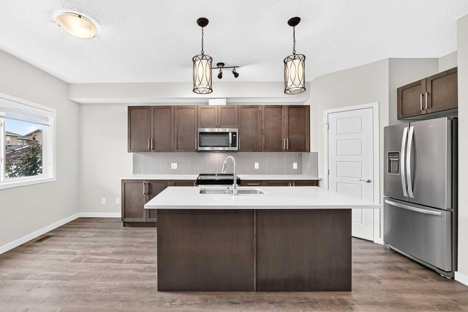 32 Red Embers Parade NE 716