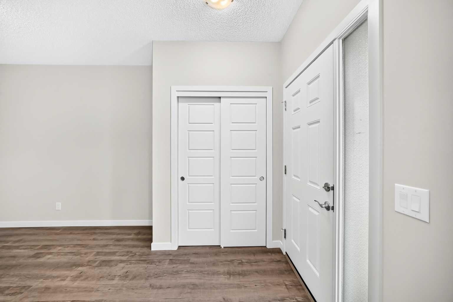 32 Red Embers Parade NE 716
