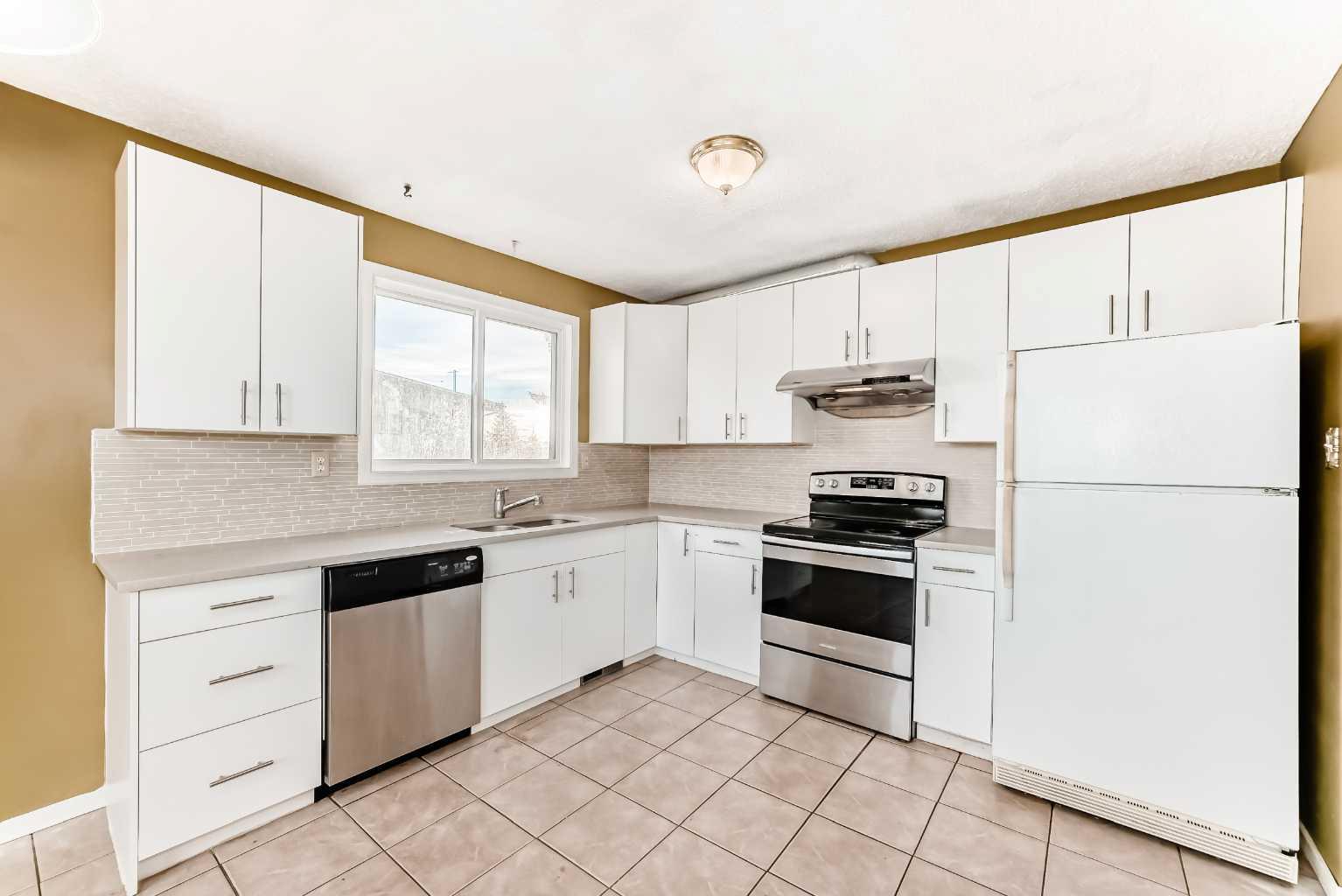 146 Dovertree Place SE