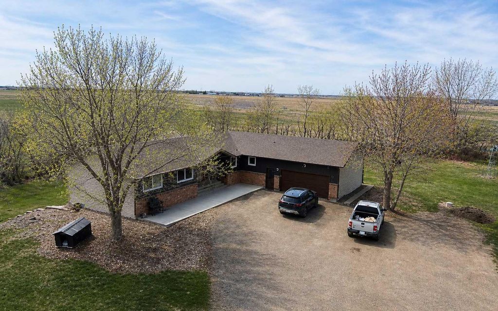 Photo of 11310 Range Road 63 Range, Rural Cypress County, AB T1A 7H1 (MLS # A2307446)
