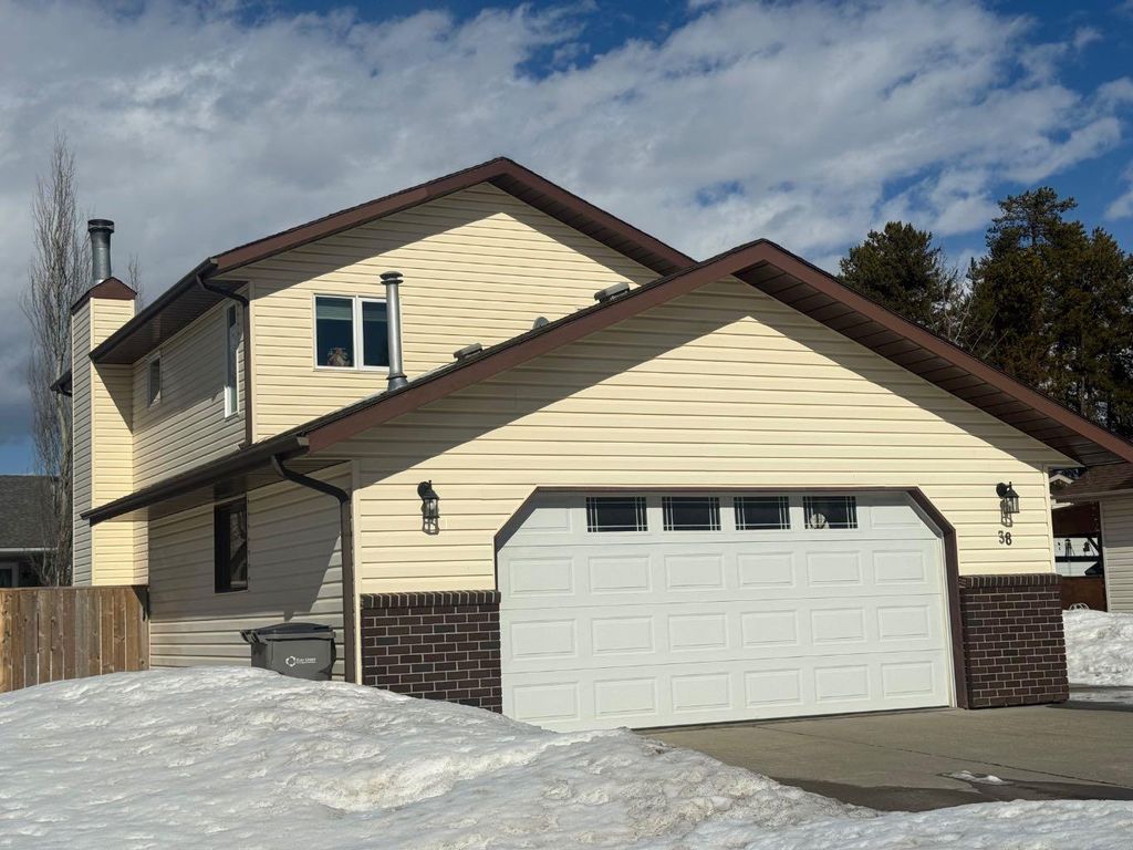 Photo of 38 Park Drive, Whitecourt, AB T7S 1S4 (MLS # A2294312)