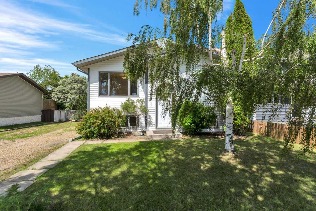 Photo of 4622 52 Avenue, Bentley, AB T0C 0J0 (MLS # A2326641)