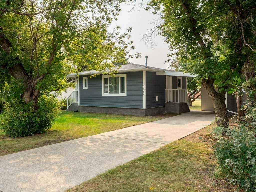 Photo of 2209 22 Avenue, Coaldale, AB T1M 1H5 (MLS # A2336318)