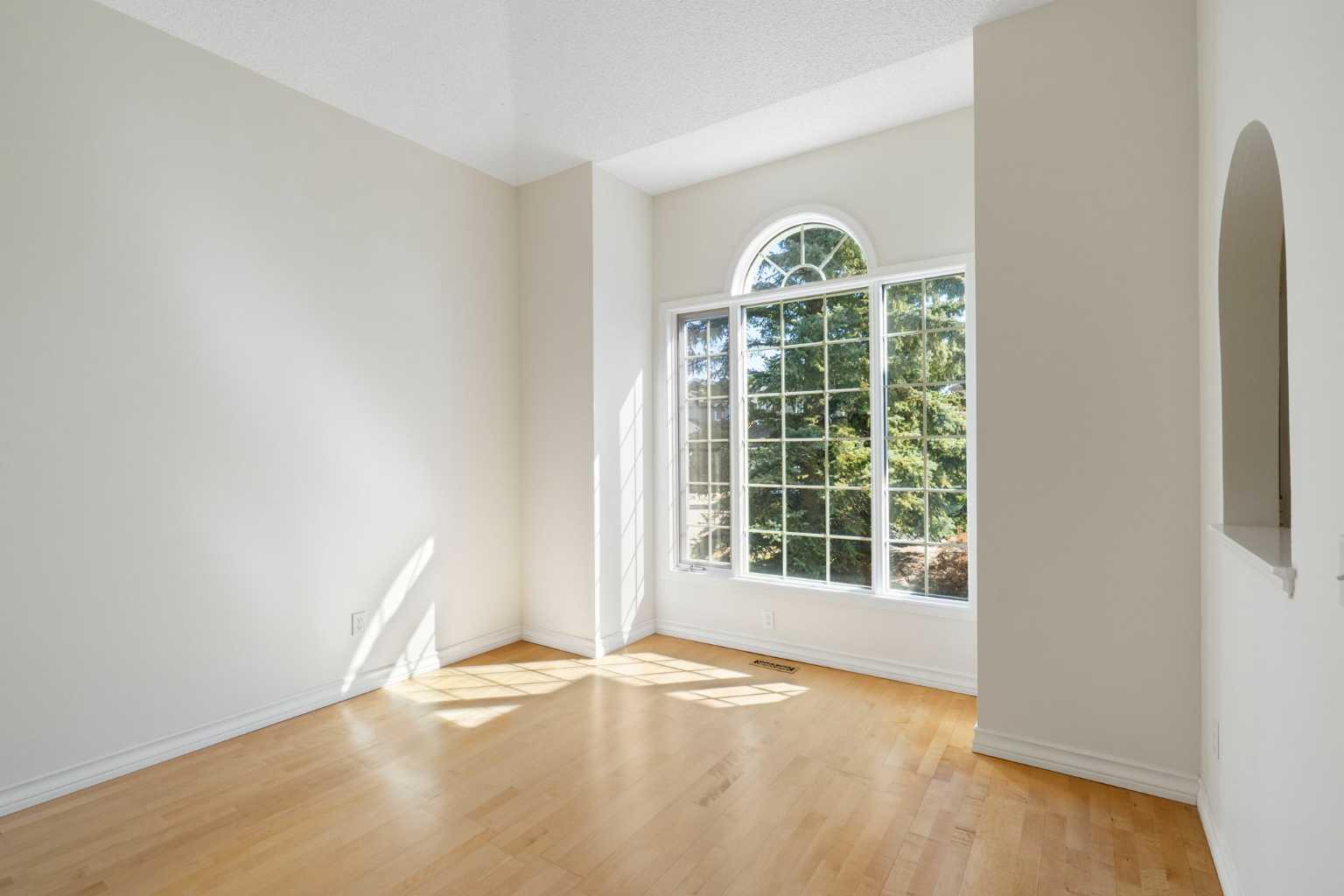 156 Macewan Park Green NW