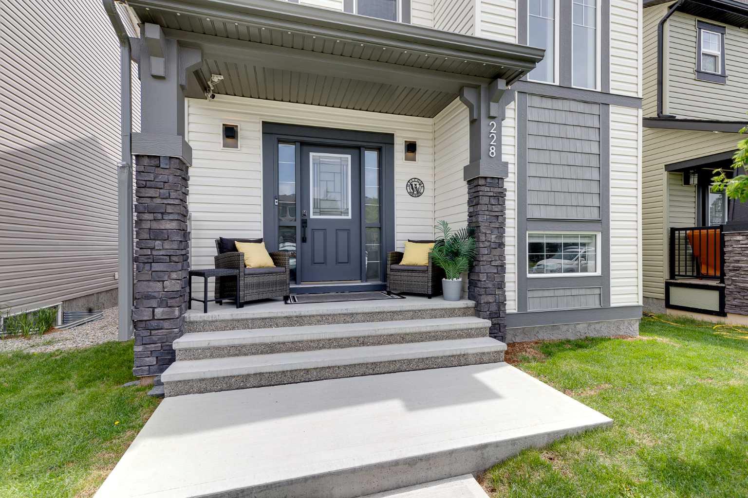 228 Hillcrest Road SW