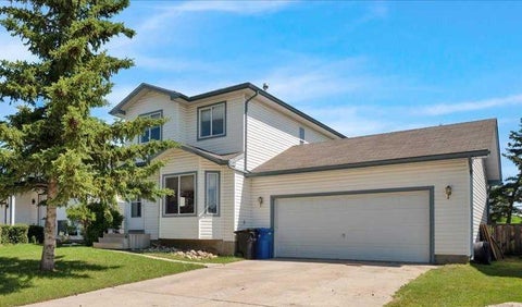 Photo of 118 Meadowpark Drive, Carstairs, AB T0M 0N0 (MLS # A2325309)