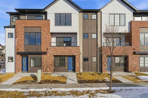 201 Cooperswood Green SW 1602 Airdrie AB T4B 3Y6