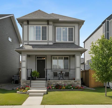 Photo of 221 Ellen Way, Crossfield, AB T0M 0S0 (MLS # A2326493)