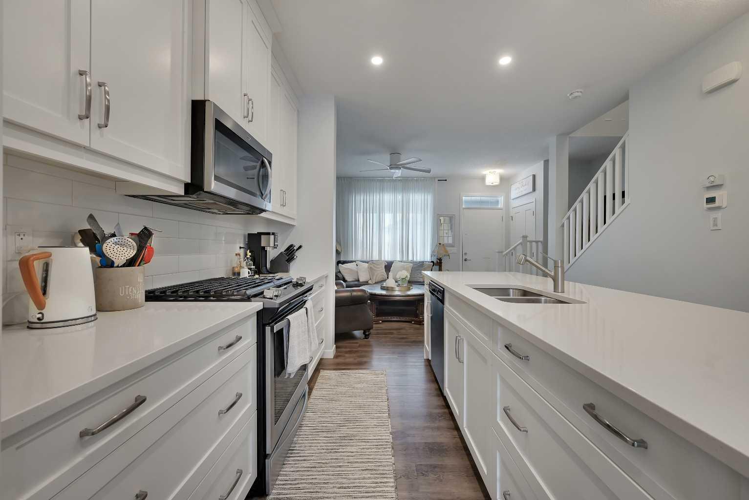 221 Ellen Way