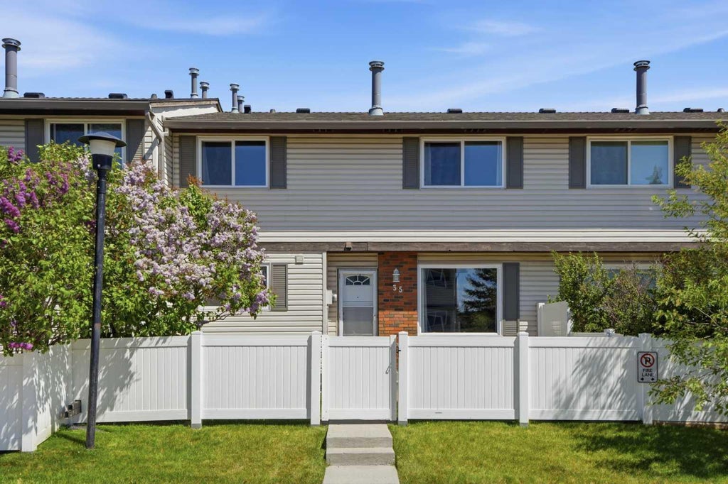 Photo of 740 Bracewood Drive SW #35, Calgary, AB T2W 3N3 (MLS # A2318616)