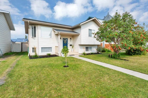 Photo of 52 Harper Drive, Sylvan Lake, AB T4S 1X7 (MLS # A2343492)