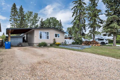 Photo of 32 Sandstone Avenue, Lacombe, AB T4L 1P7 (MLS # A2320897)