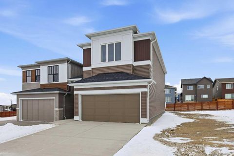 Photo of 72 Calhoun Rise NE, Calgary, AB T3P 2P5 (MLS # A2275890)