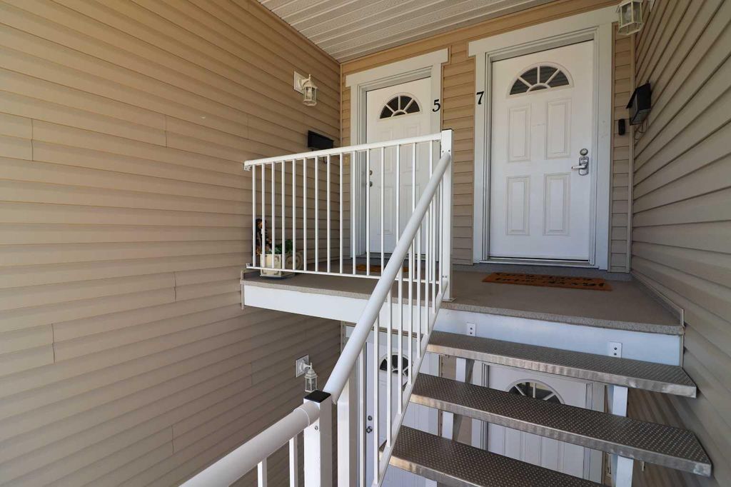 Photo of 18 Broadway Court NW #5, Redcliff, AB T0J 2P2 (MLS # A2286855)