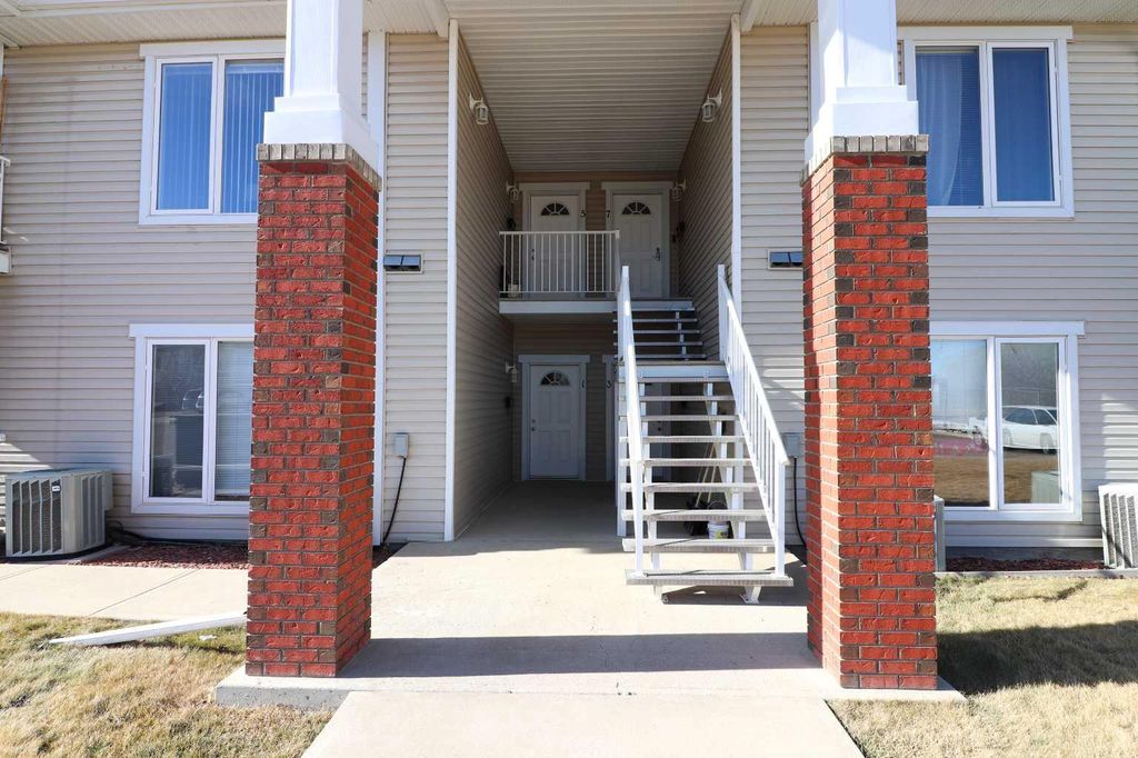 Photo of 18 Broadway Court NW #5, Redcliff, AB T0J 2P2 (MLS # A2286855)