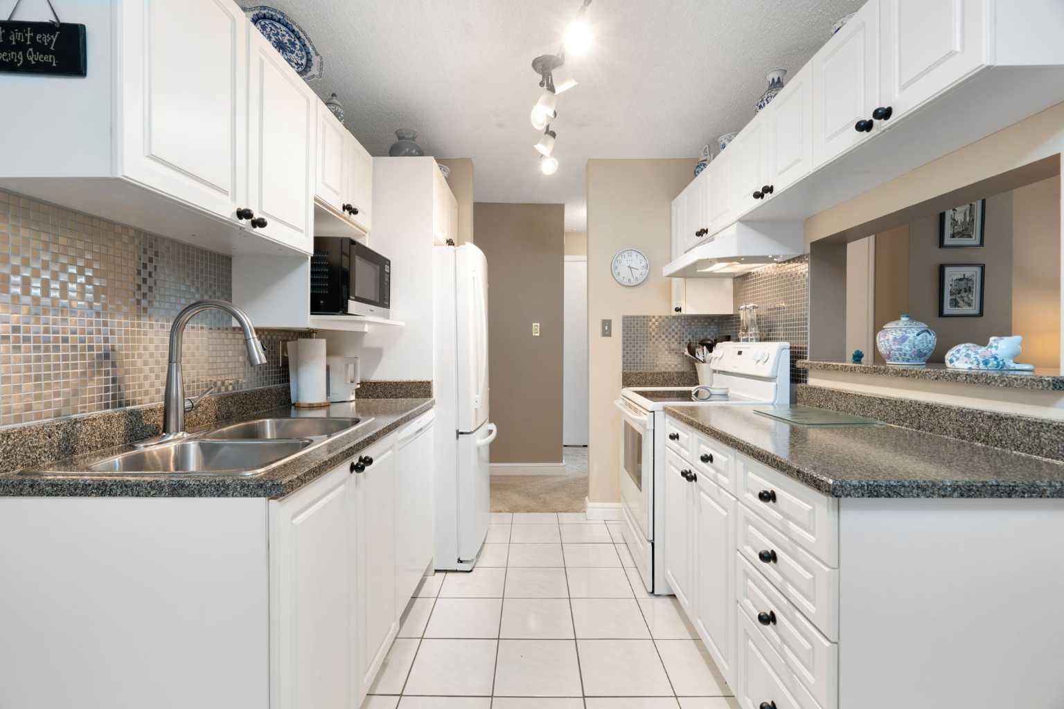 202 Braeglen Close SW 2107