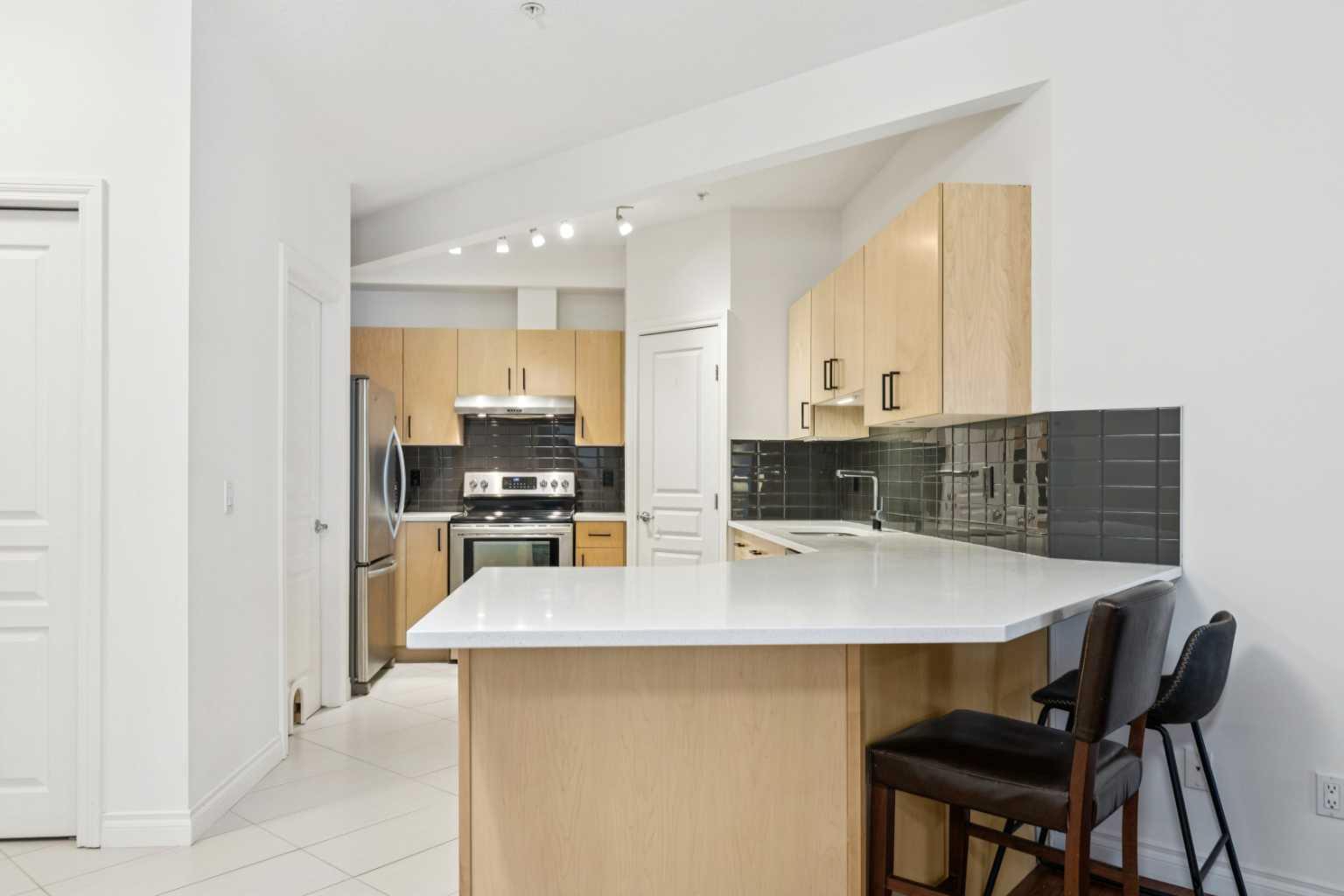 138 18 Avenue SE 408