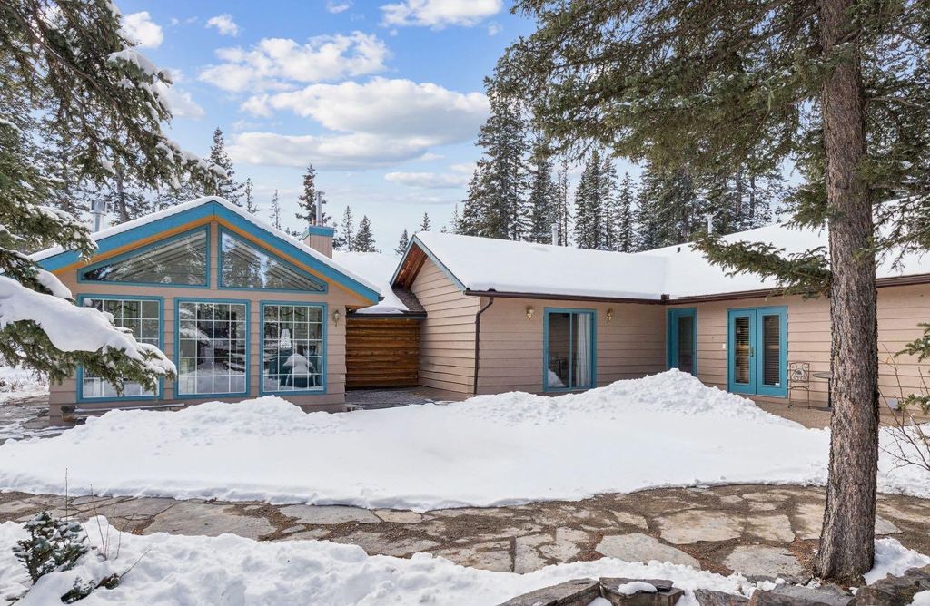 Photo of 4 Pine Avenue, Bragg Creek, AB T0L 0K0 (MLS # A2292680)