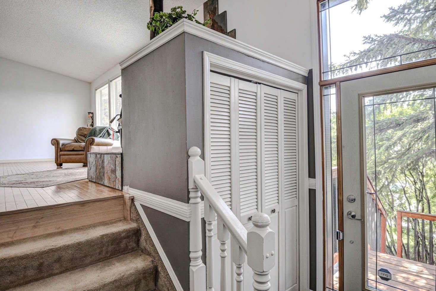 32 Hawkridge Court NW
