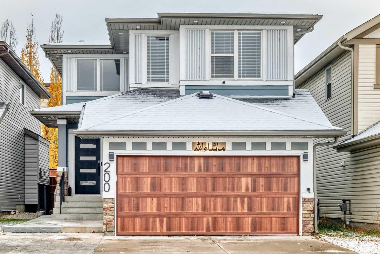 200 Panora Close NW