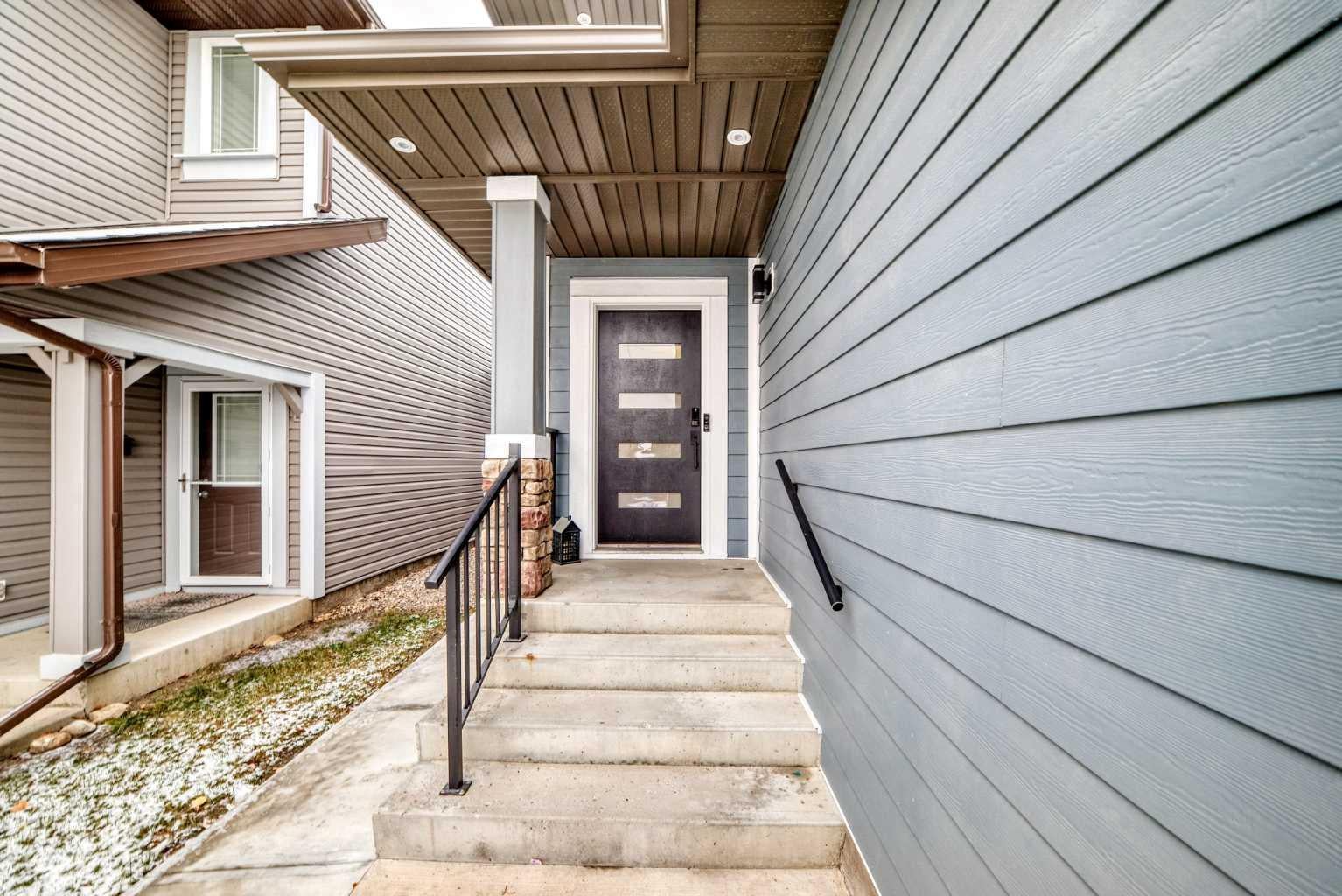200 Panora Close NW
