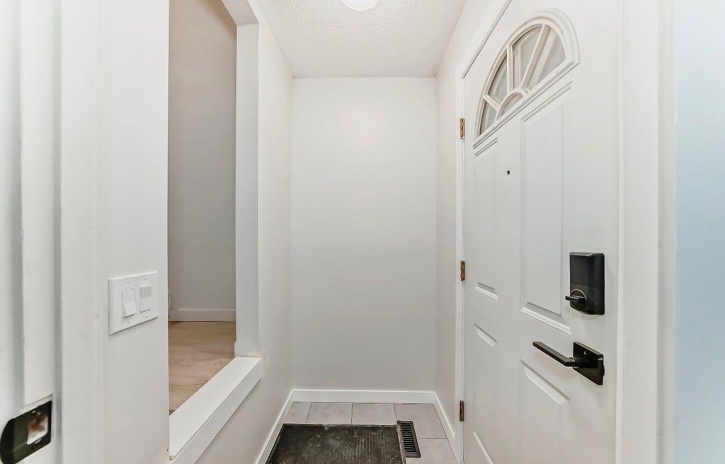 Photo of 423 Regal Park NE, Calgary, AB T2E 0S6 (MLS # A2280028)