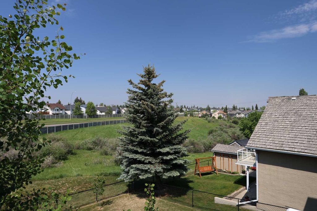 Photo of 116 Hampshire Grove NW, Calgary, AB T3A 5A5 (MLS # A2282445)