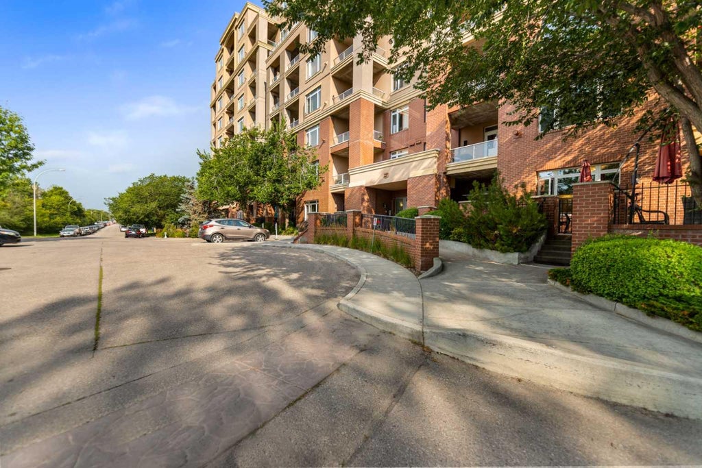 Photo of 24 Hemlock Crescent SW #3113, Calgary, AB T3C 2Z1 (MLS # A2338872)