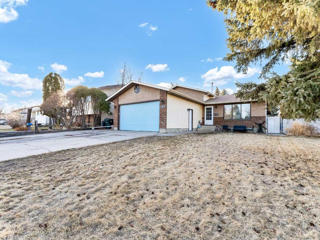 Photo of 103 Ewart Crescent SE, Medicine Hat, AB T1B 2W3 (MLS # A2283571)