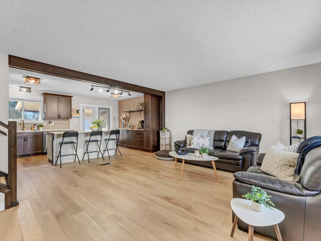 Photo of 103 Ewart Crescent SE, Medicine Hat, AB T1B 2W3 (MLS # A2283571)