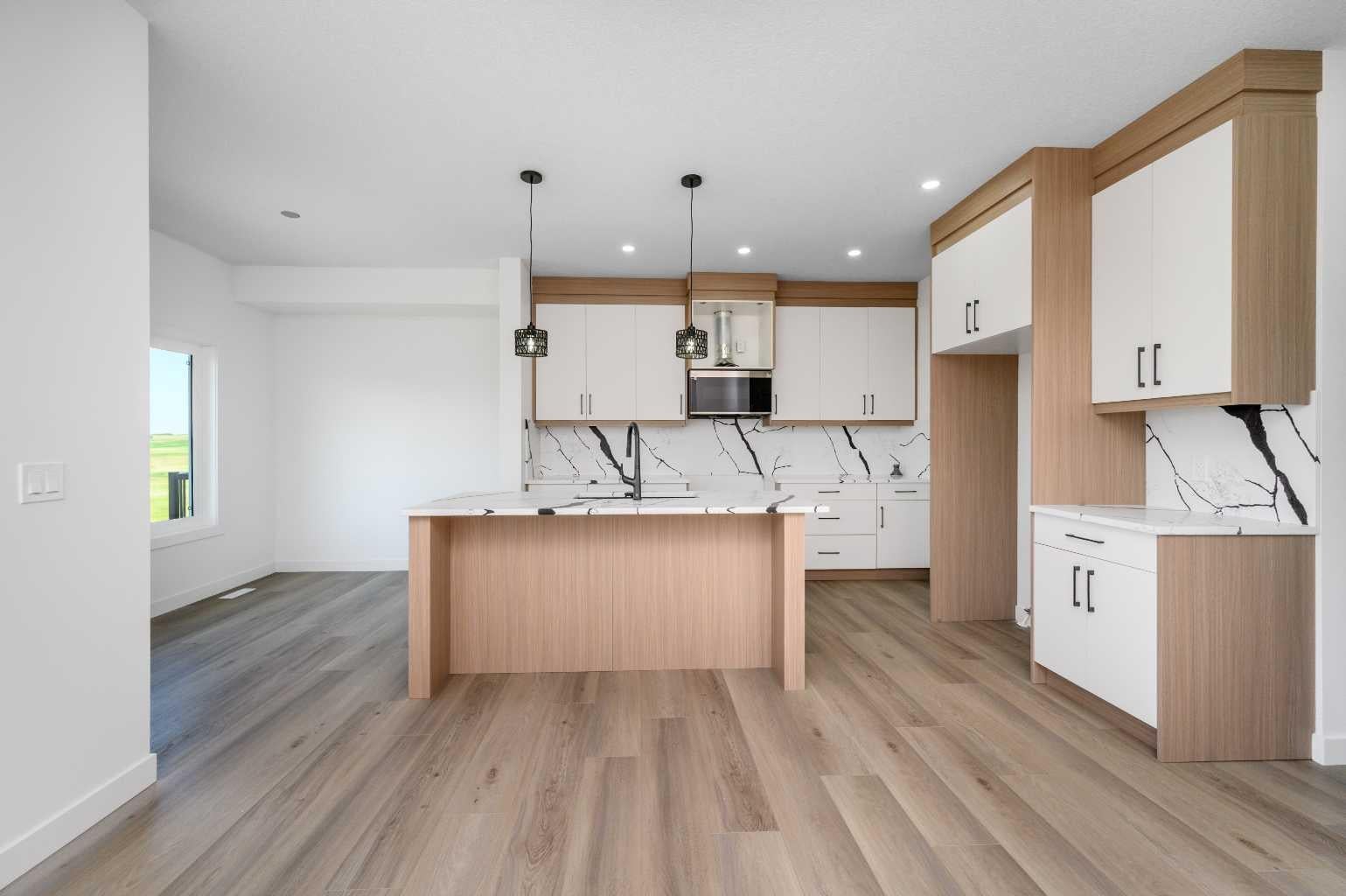 182 Lakewood Crescent