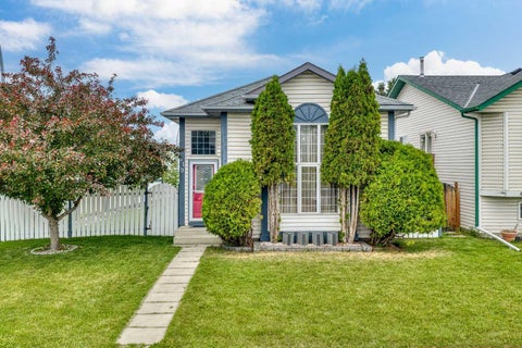 Photo of 119 Applemont Close SE, Calgary, AB T2A 7S3 (MLS # A2325049)