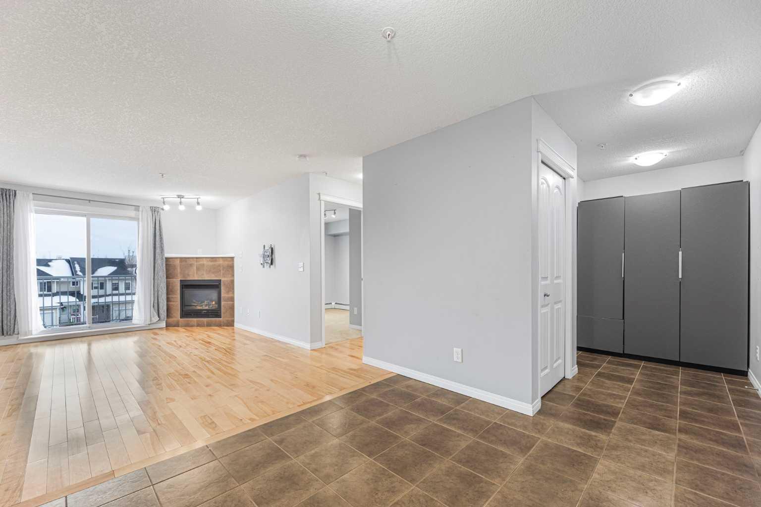 31 Country Village Manor NE 4313