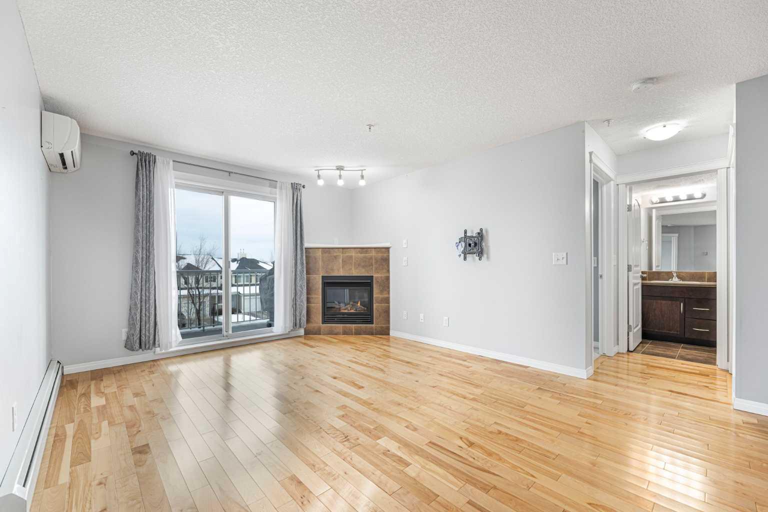 31 Country Village Manor NE 4313