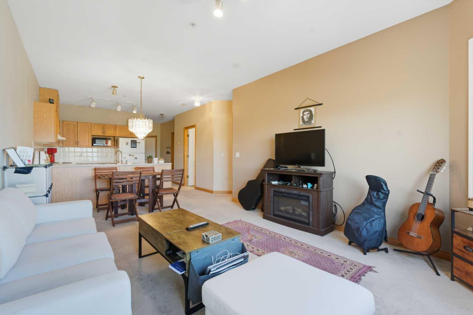 1920 14 Avenue NE 221