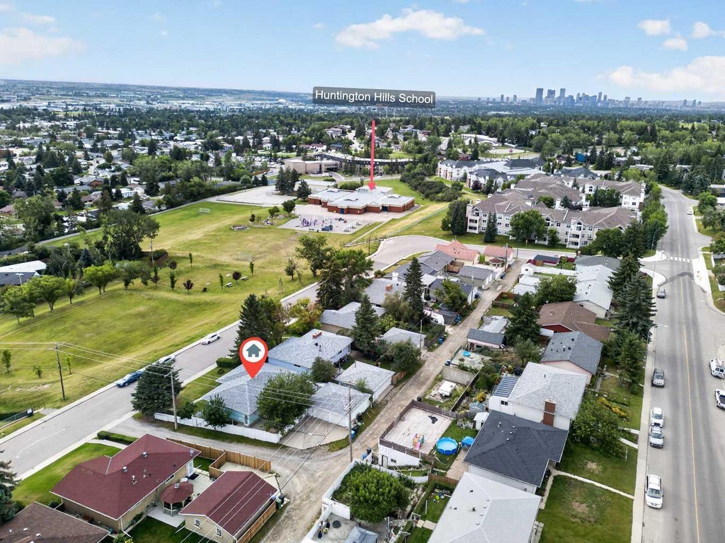 Photo of 7035 Huntercrest Road NW, Calgary, AB T2K 4J9 (MLS # A2338998)