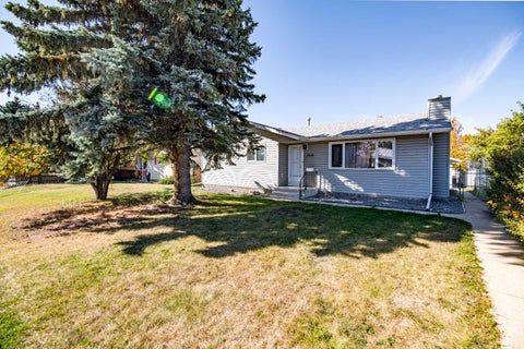 Photo of 3419 50 Avenue, Innisfail, AB T4G 1H4 (MLS # A2350476)