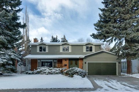 7312 Kananaskis Drive SW Calgary AB T2V 2N2