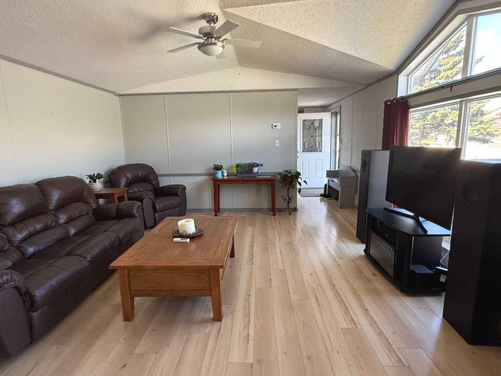 Photo of 4621 46 Street, Sylvan Lake, AB T4S 1N9 (MLS # A2314080)
