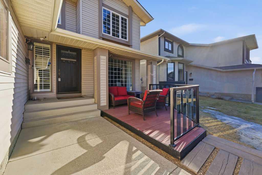 2108 Douglasbank Crescent SE