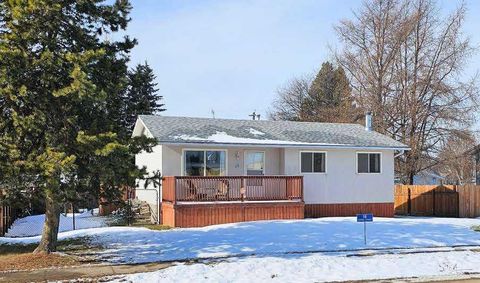 18 Centre Street Kinuso AB T0G 1K0