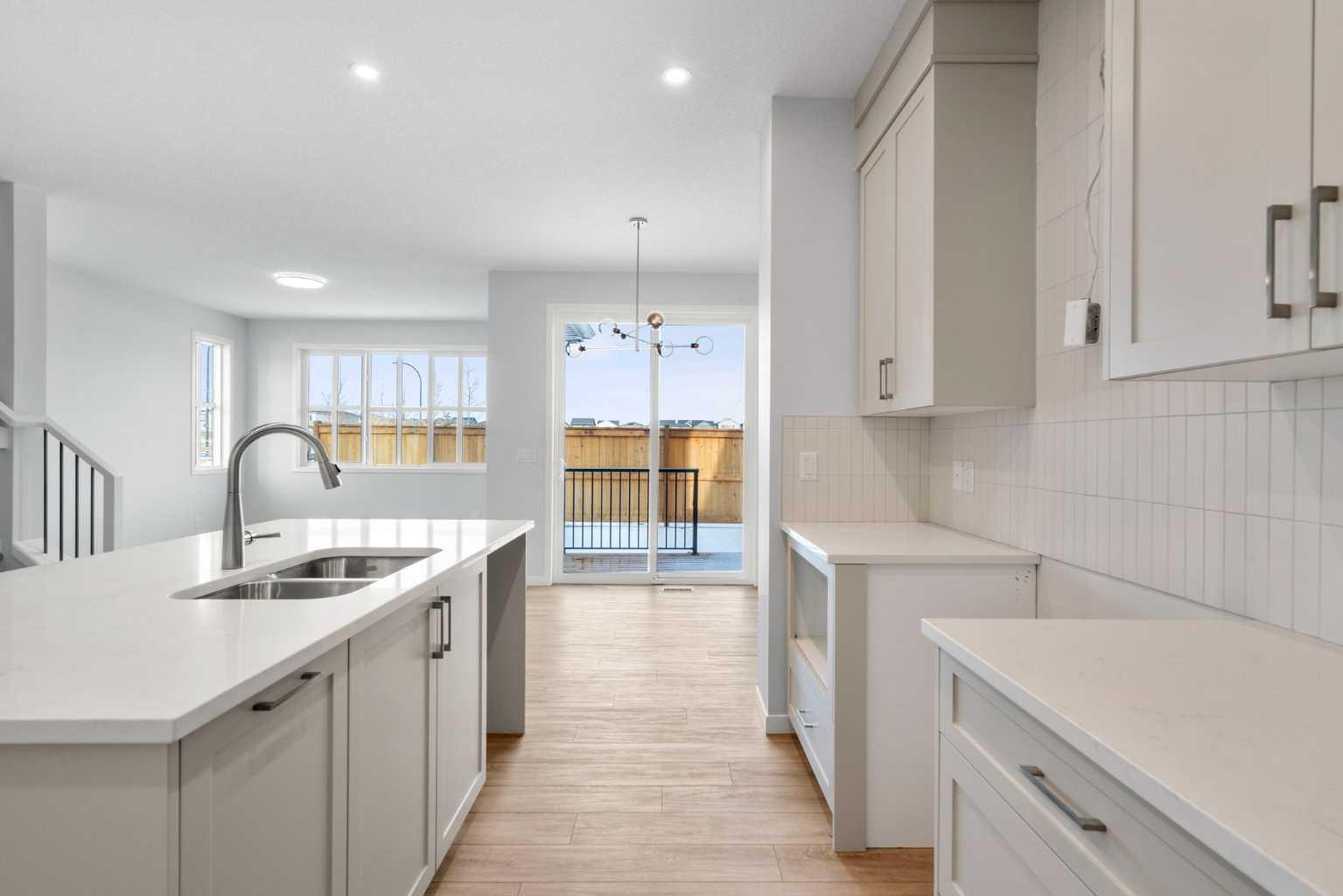 659 Buffaloberry Manor SE