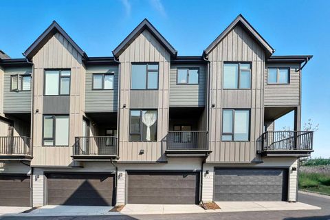 85 Sage Hill Heights NW 405 Calgary AB T3R 0H5