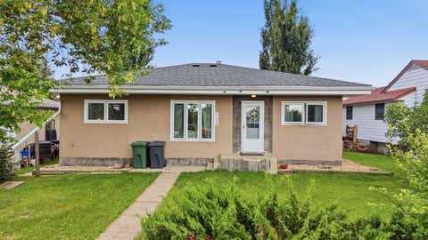 Photo of 4606 35 Avenue Ave, Ponoka, AB T4J 1A1 (MLS # A2339841)