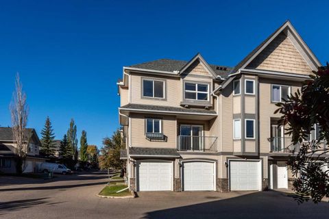 66 Cedarwood Lane SW Calgary AB T2W 6J3