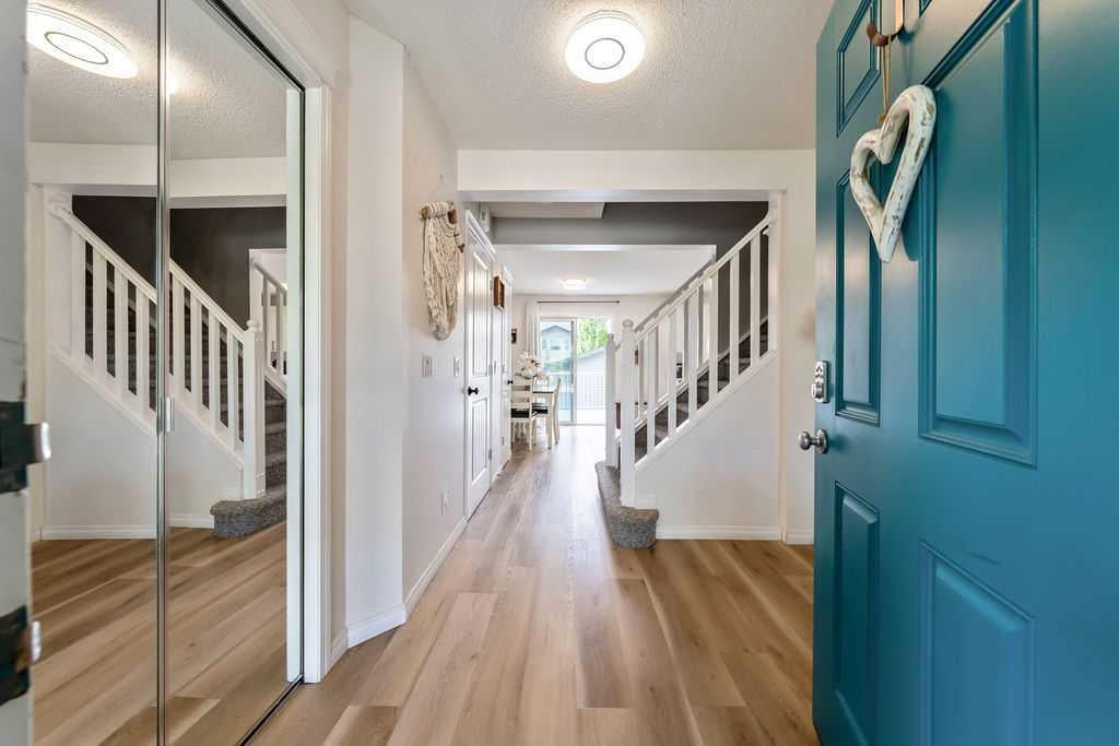 Photo of 19 Drake Landing Way, Okotoks, AB T1S 0B9 (MLS # A2318653)