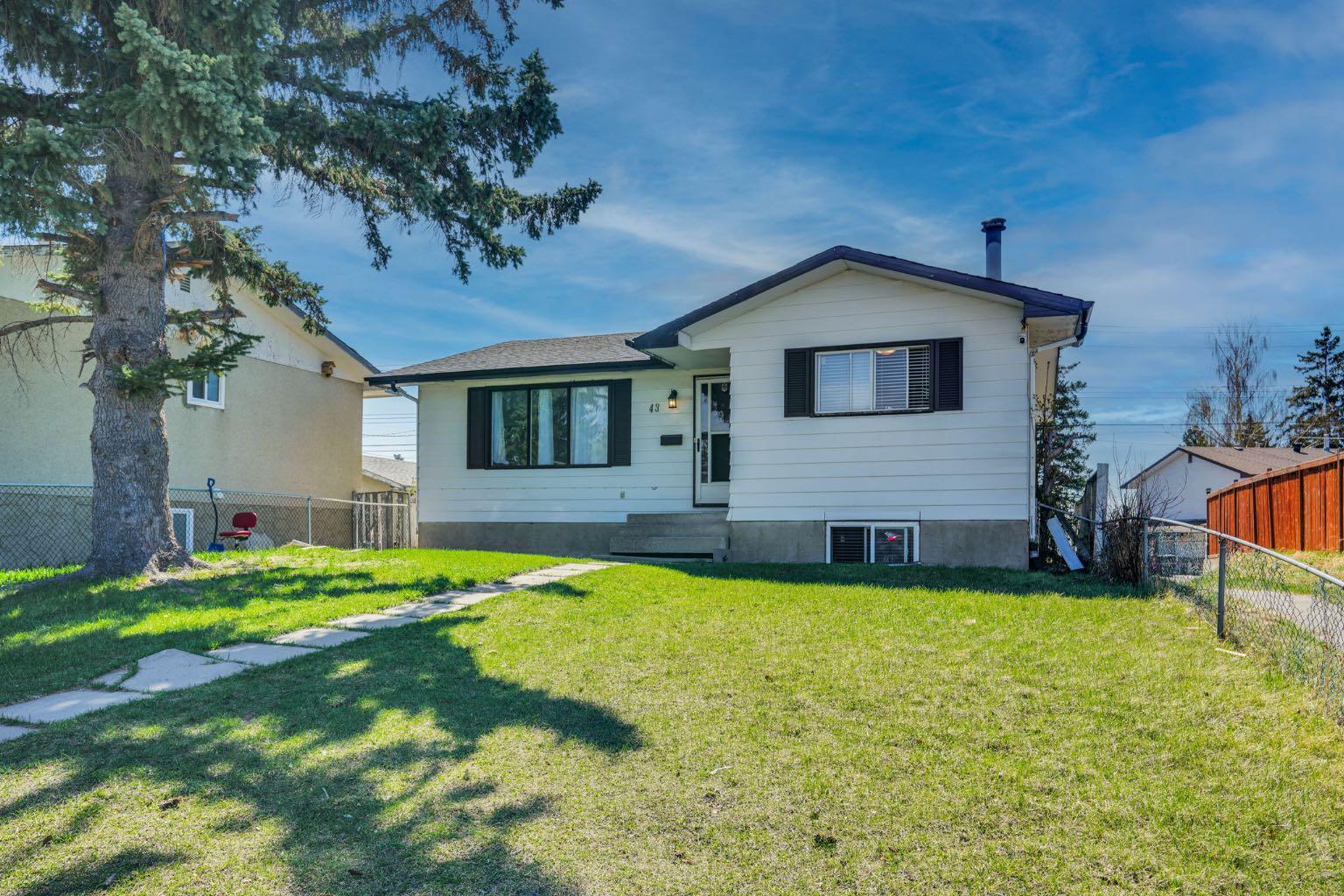 43 Maranda Close NE