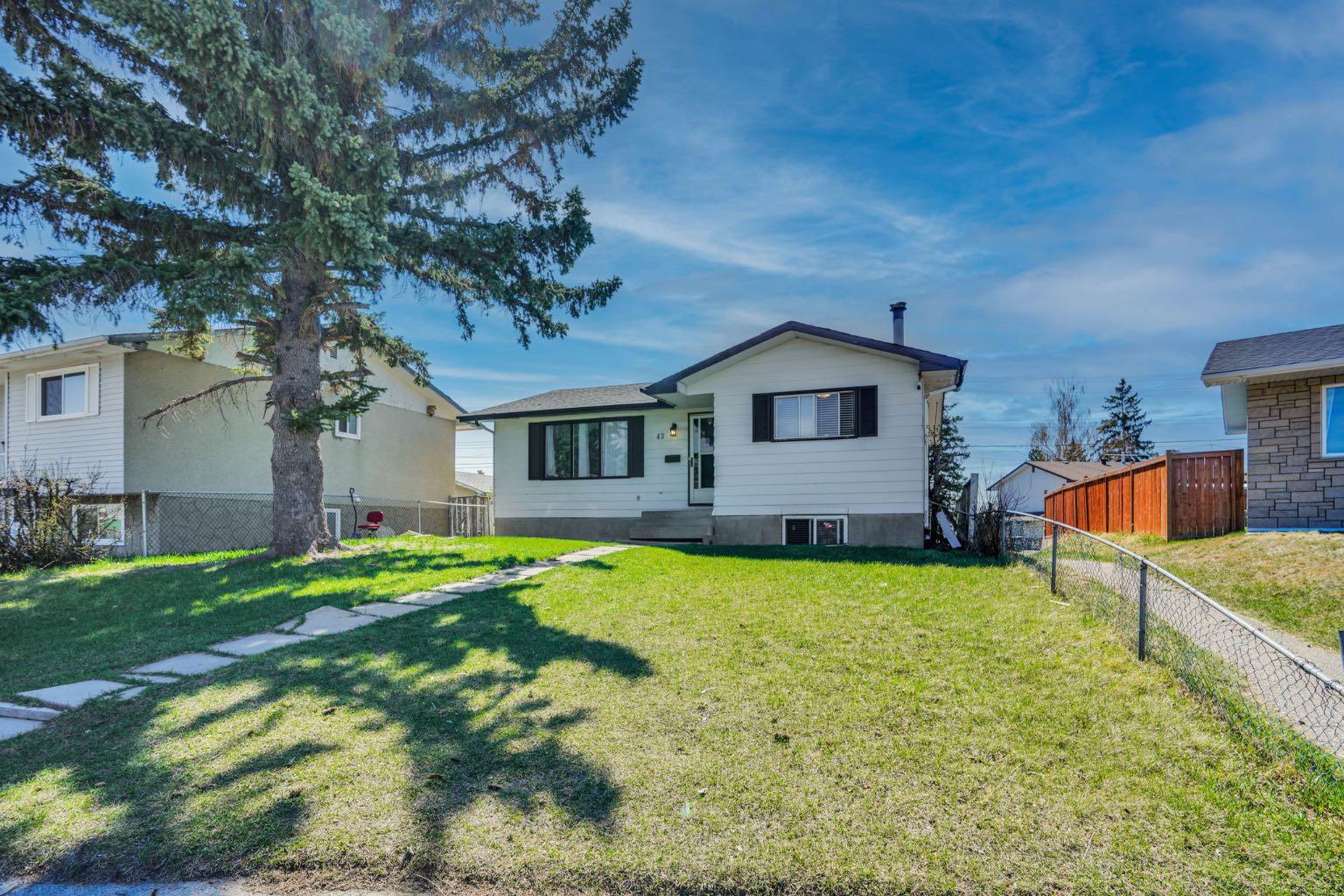 43 Maranda Close NE