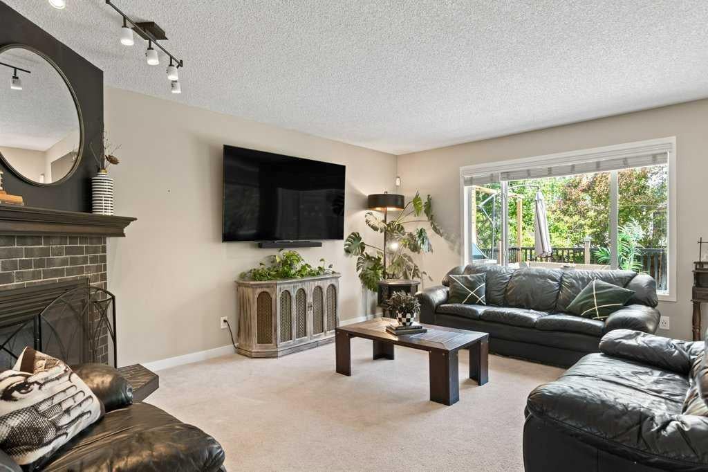 Photo of 15 Valley Stream Circle NW, Calgary, AB T3B 5V9 (MLS # A2322674)