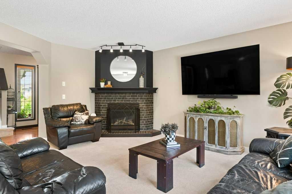 Photo of 15 Valley Stream Circle NW, Calgary, AB T3B 5V9 (MLS # A2322674)